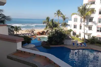Image de 2br spectaculaire / 2ba Condo Oceanfront Dans Gated Community Sur fantastique Beach! 304a