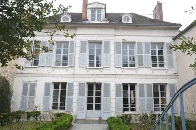Image de Hôtel particulier du XVIIIème siècle en Bourgogne viticole