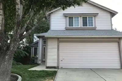 Image de Belle maison familiale spacieuse dans un quartier calme. Animaux acceptésToo!