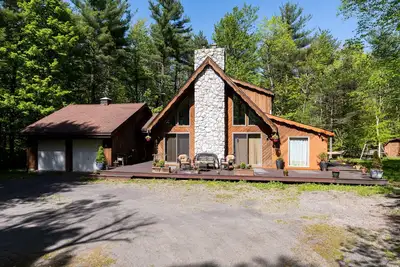 Image de Bienvenue au Chalet Shangri-La dans The Catskills!