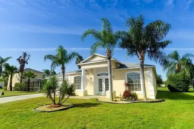 Image de Superbe villa de 4 chambres avec piscine sur un lac tranquille à quelques minutes de Disney