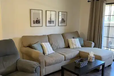 Image de Gated Community, Poolside, nouvellement rénové 2bed Condo