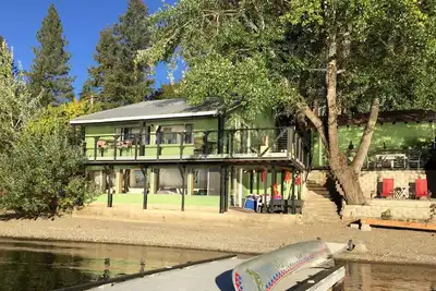 Image de Cozy Lake Cabin W / Dock privé, Wifi, Golf. . . . Amusement! ! !