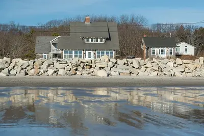 Image de Belle maison de plage classique du Maine avec des vues spectaculaires sur l'océan
