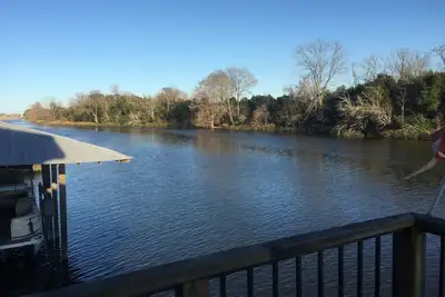 Image de Paisible. Relaxant. Amusement. Apportez le bateau. Pêcher, magasiner, explorer!