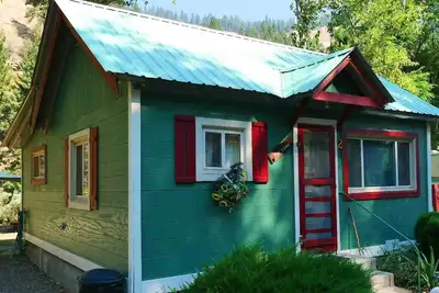 Image de Paix au bord de la rivière. Il n'y a pas beaucoup d'endroits comme ça. ! Cosy Cosy Cosy!