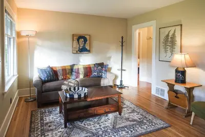 Image de Bluebird Day - Sunny Pine Cottage - Marchez ou faites du vélo au centre-ville