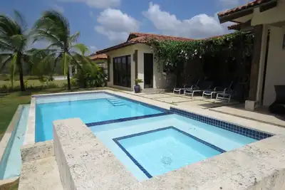 Image de Casa Azul, directement sur playa venao, le meilleur surf au Panama, 6-9 personnes +