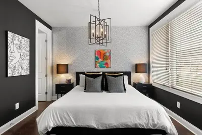 Image de Cool, Modern Three Story Stunner in WeHo
