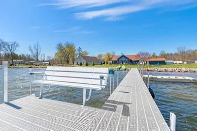 Image de White Potato Lake Waterfront Cottage, Family Friendly, Nouvelle Construction