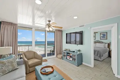 Image de Direct Beachfront, Luxury 2-Bed. Condo, rénové, 6 couchages