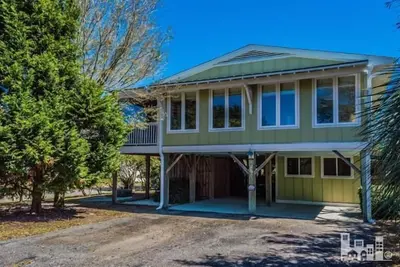Image de Belle, Carolina Beach Cottage familial avec voiturette de golf, vélos, kayaks