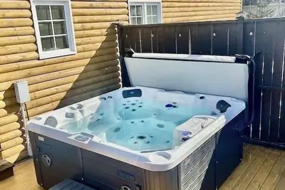 Image de Chalet inspiré de la maison en rondins, situé au centre, à 1, 5 km du parc provincial Belmont