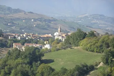 Image de Escapade tranquille - Belle ville de Castilenti dans la province italienne des Abruzzes.