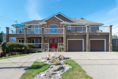 Image de Incroyable maison avec vue sur la montagne et le lac. 3 min à pied de la plage + 10 en ville.