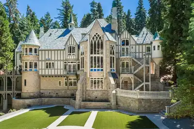 Image de Château dans la forêt