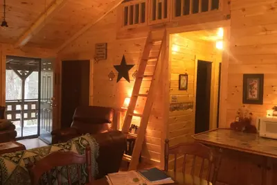 Image de Cabane isolée avec bain à remous, W / D, loft-Va Creeper Trail / Montagne, location de Vtt