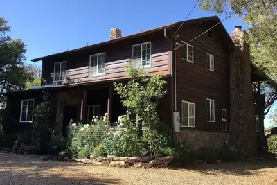 Image de Julian 1927 historique Cabin Retreat - 'Burgio Bungalow'