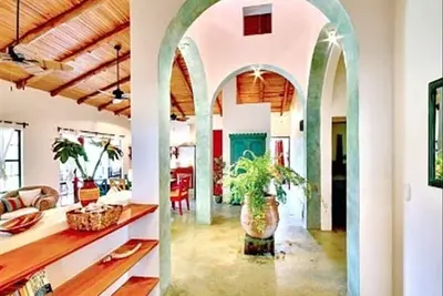 Image de Maison colorée Tucana, près de la plage, piscine, ping-pong, grandes chambres
