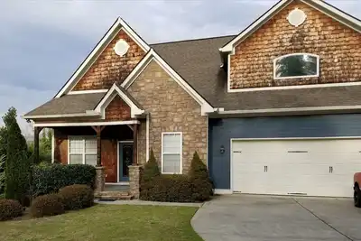 Image de Maison familiale sur le lac Hartwell!