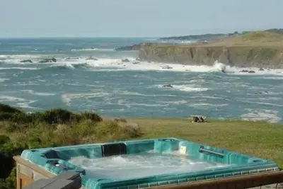 Image de Falaise panoramique au bord de l'eau en haut de l'eau blanche: promontoires / criques / vues sur l'océan