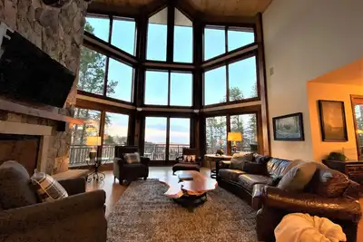 Image de Luxury 6000 sq ft Lodge, Wi-Fi, Hot tub, A / C, Foosball, Shuffleboard, Great View