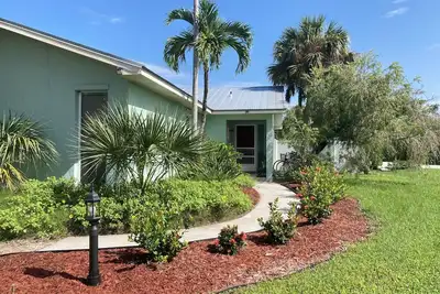Image de Sanibel Near Beach 3/2 Pool Home