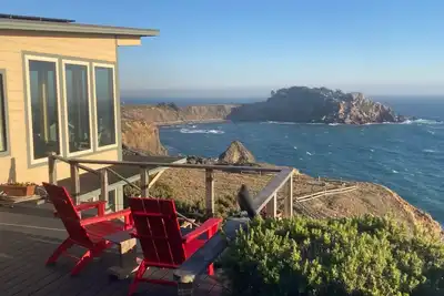 Image de Dramatique, romantique Accueil Oceanfront avec 180 degrés vue sur l'océan