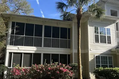 Image de Unité d'extrémité au premier étage récemment rénovée à Barnes Plantation.