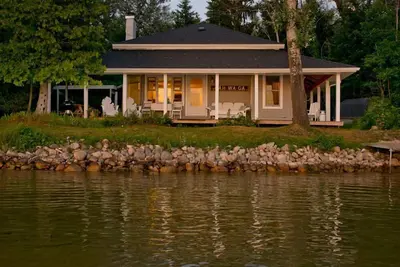 Image de Enchanteur, chalet historique sur le lac Bellaire