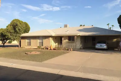 Image de Sun City Az Maison! ! ! Près de 2000 pieds carrés y compris Grande Chambre Arizona Et Piscine