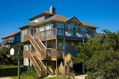 Image de Spacieuse maison familiale à Frisco! Vue sur la mer avec écran dans le bain à remous, WiFi