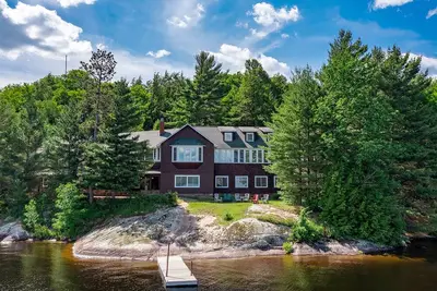 Image de Retraite historique au bord du lac Adirondack