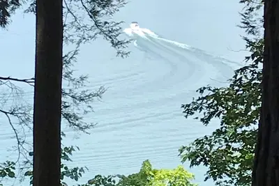 Image de Accueil Lake Front avec rampe de bateau communautaire. Proche des marinas et de la ville mais privé.