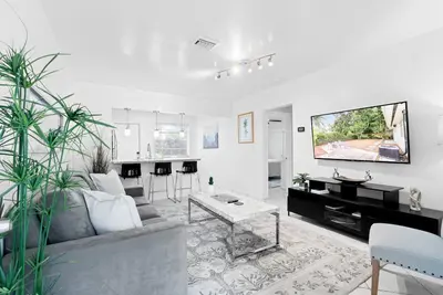 Image de Appartement de luxe à proximité de l'Université de Miami et Coconut Grove. Belle région!