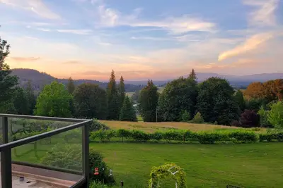 Image de Rooftop Aerie - Vues étonnantes, maison privée, impeccable et confortable