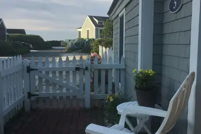 Image de Superbe Seaside Cottage Designer de style Nantucket - Étapes de la plage privée
