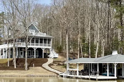 Image de Dans Une Cove Avec Vue Sur Le Lac Principal, Serviettes / Linge, Nouveau DÉCOR, Beaucoup D'Extras-A Voir!