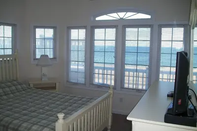 Image de *** 500 $ de rabais sur la location estivale hebdomadaire *** Ocean Front Single Family