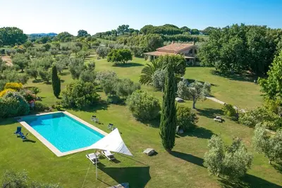Image de Villa avec piscine au milieu de la Maremme