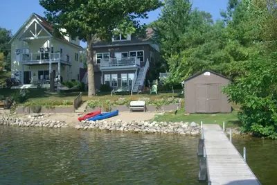 Image de Accueil au bord du lac moderne sur le lac Sechrist (chaîne de lacs Barbee)