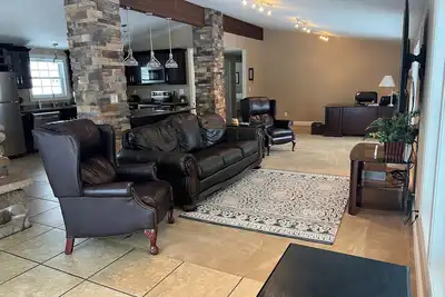 Image de 5 Luxe Chambre Lake Home W / 600 \"de Pure Façade de sable, 2. 5Acre Lot