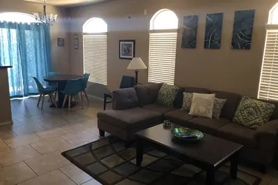 Image de Deux Master Suites! Escapade de vacances ou voyage d'entreprise en face du stade Cubs