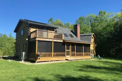 Image de Belle maison de rondins au bord du lac quatre saisons à proximité de toutes les attractions Berkshires.