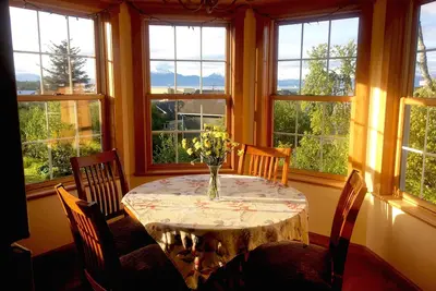Image de Hot Tub Suite Ocean View Homer Alaska Café / Librairie / Plage