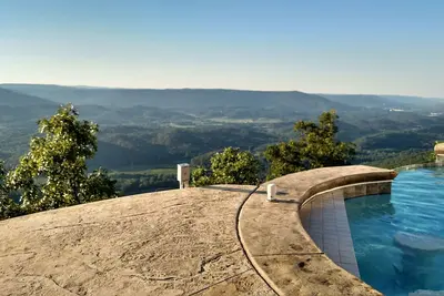 Image de Vues sur la montagne avec accès à la piscine et bain à remous privé