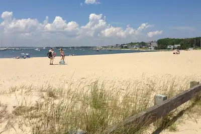 Image de Hébergement 5 étoiles - À moins d'un kilomètre de Monument Beach