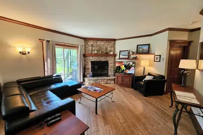 Image de Tremblant Haven Renovee 2 bdr ski-in / ski-out sur la station