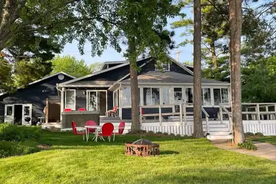 Image de Cottage Silver Lake - maison historique rénovée - famille, sports nautiques et pêche