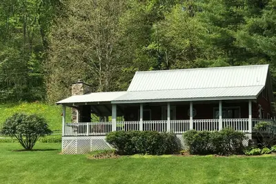Image de Cabine River Front avec confort confortable et vue sur la montagne